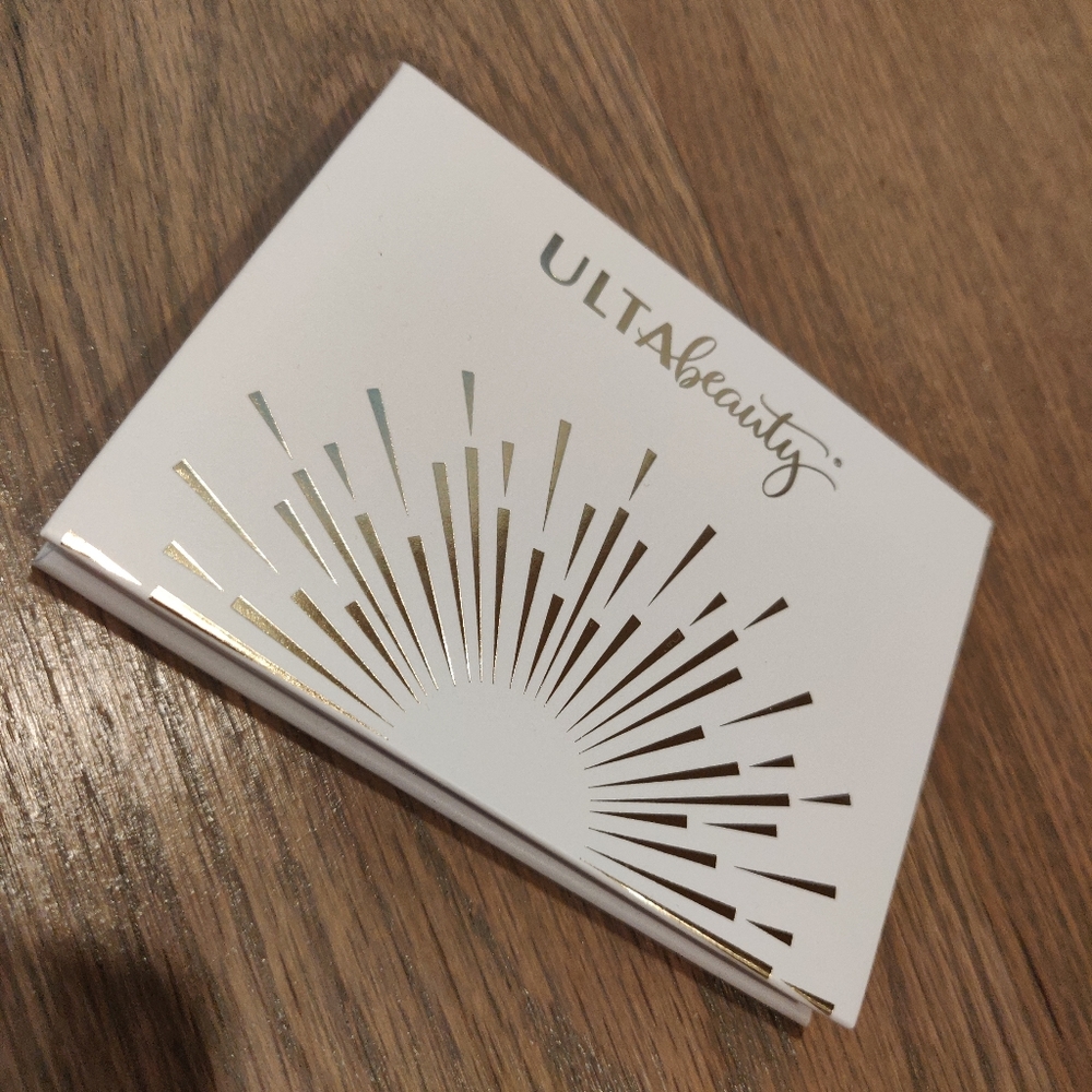 ULTA BEAUTY EYESHADOW PALETTE